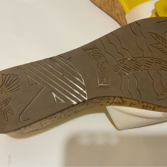 Brighton Helena Women’s Size 9 M  Slide Yellow and White flower leather. - Picture 8 of 11